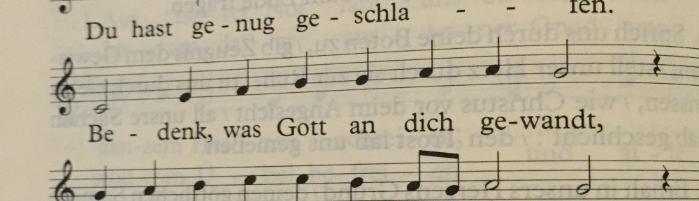 Und sie marschieren wieder so selbstbewusst wie vor 77 Jahren